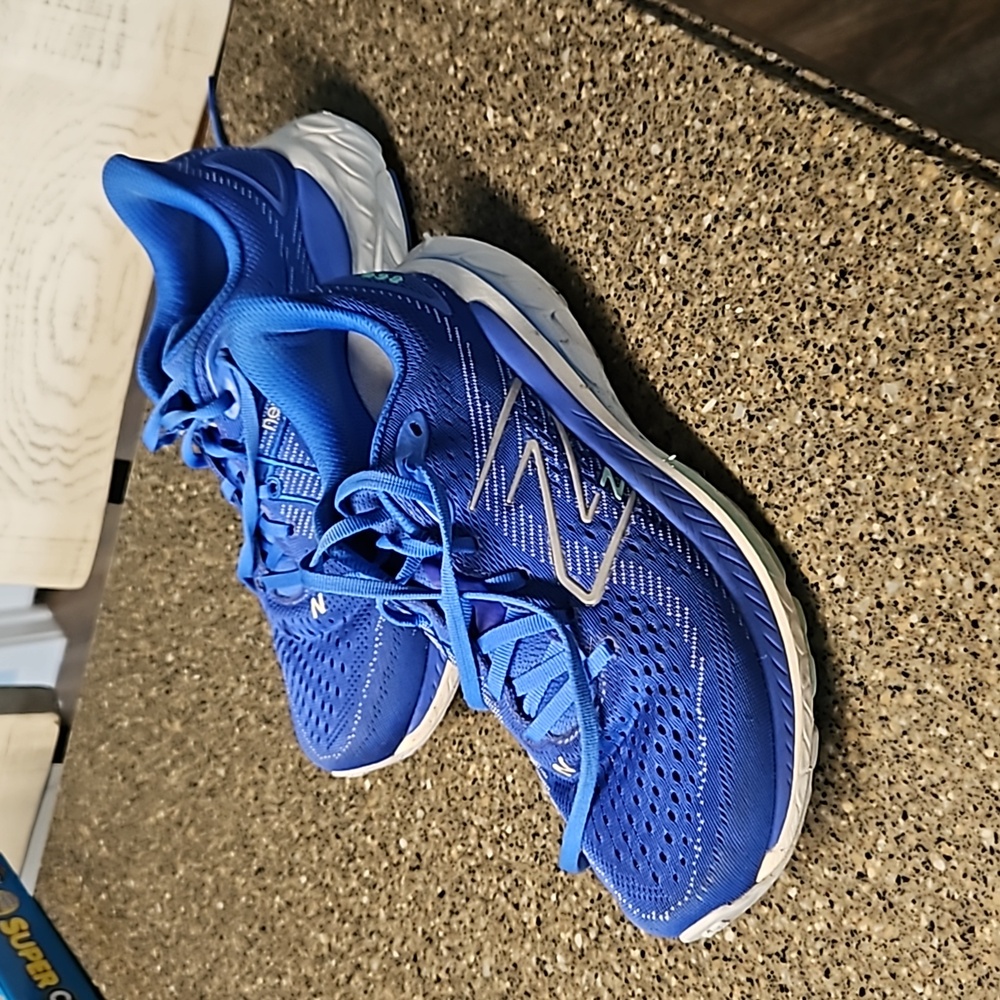 New Balance 860s v13